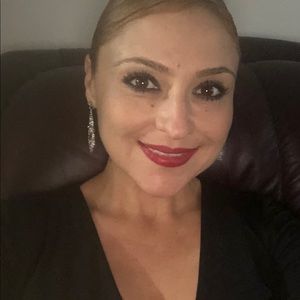 Meet your Posher, Alma